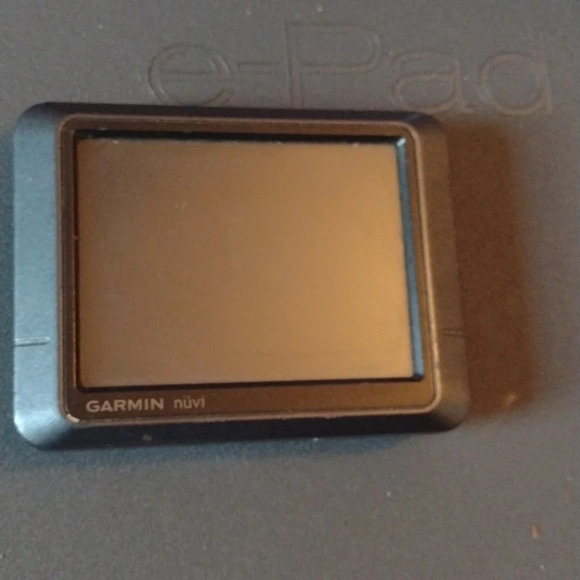 Garmin Nuvi - Picture 1 of 3
